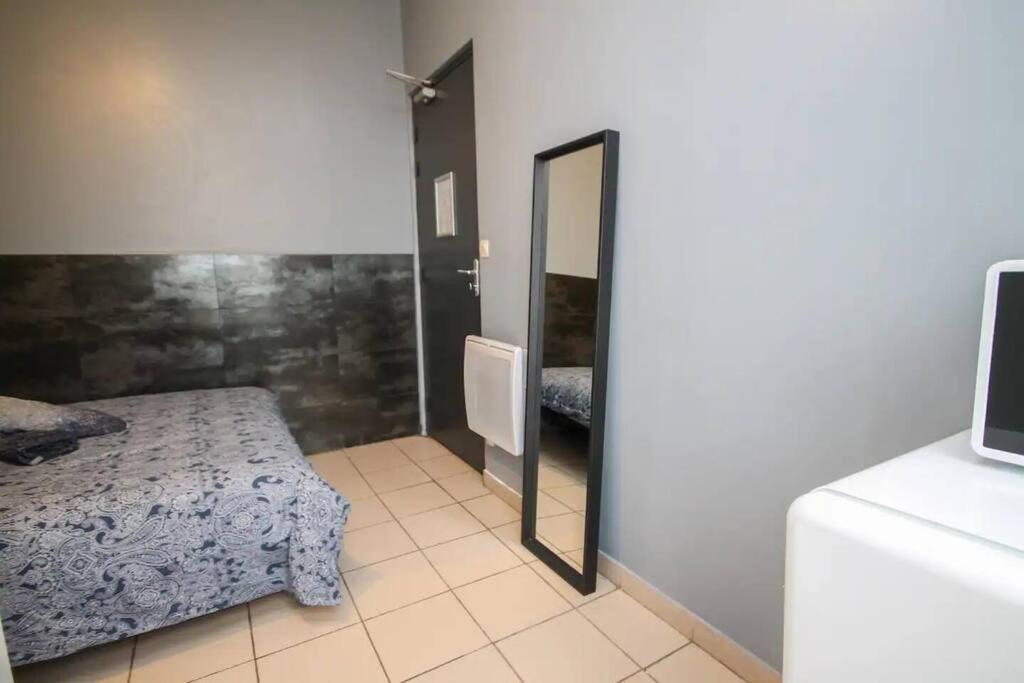 01 - Chambre Avec Lit Double Ideal Jo 2024 Saint-Denis  Exteriér fotografie